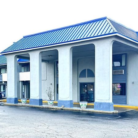Rodeway Inn & Suites Plymouth Hwy 64 Buitenkant foto