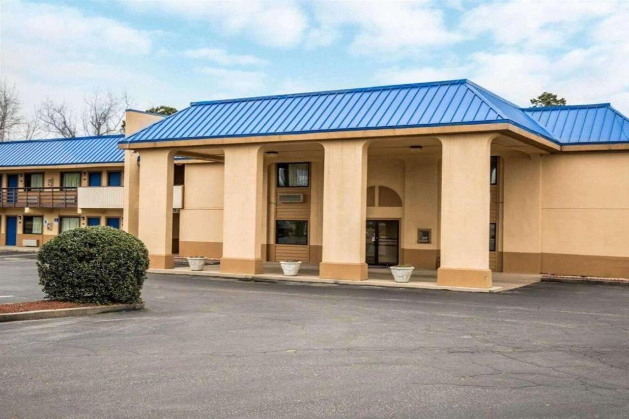 Rodeway Inn & Suites Plymouth Hwy 64 Buitenkant foto