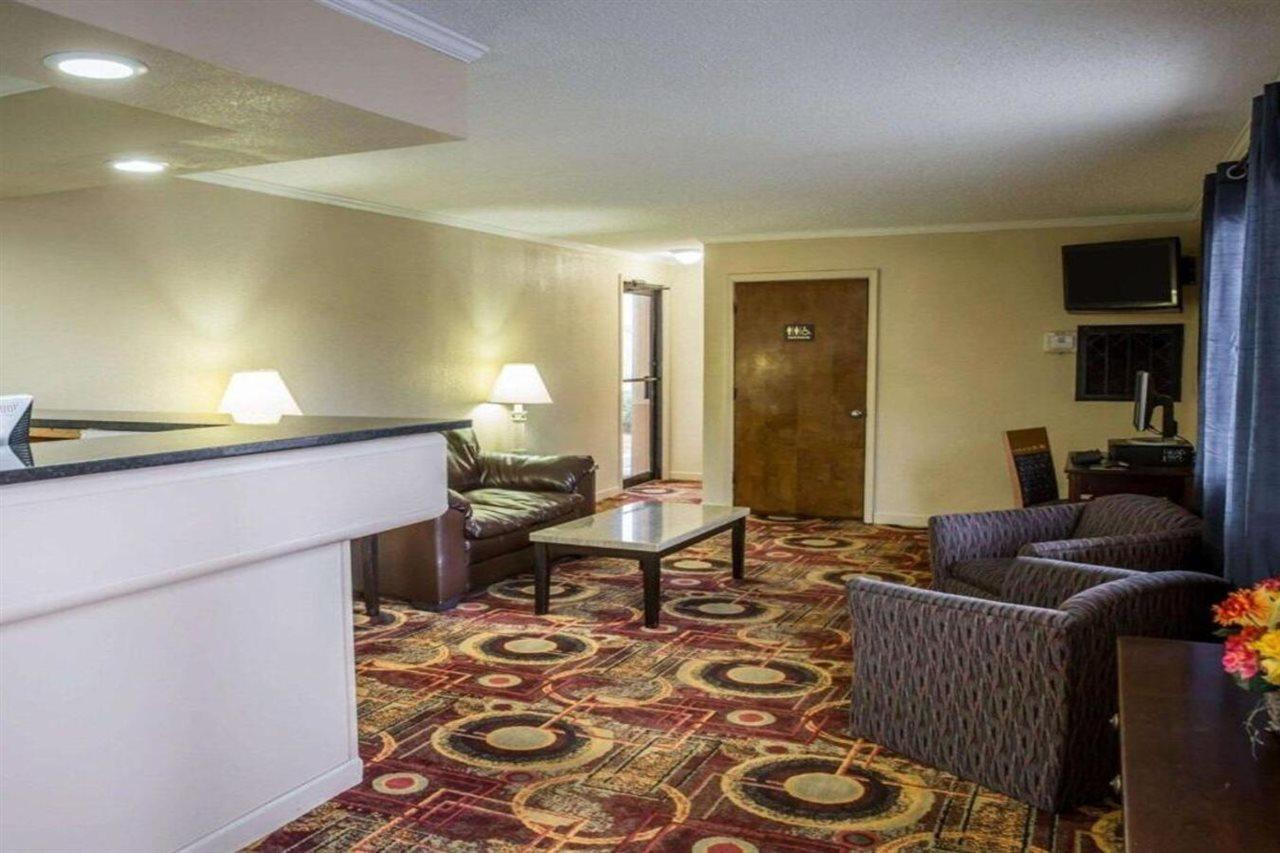 Rodeway Inn & Suites Plymouth Hwy 64 Buitenkant foto