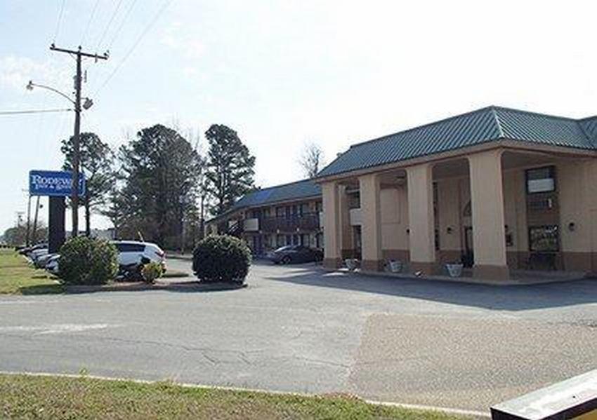 Rodeway Inn & Suites Plymouth Hwy 64 Buitenkant foto