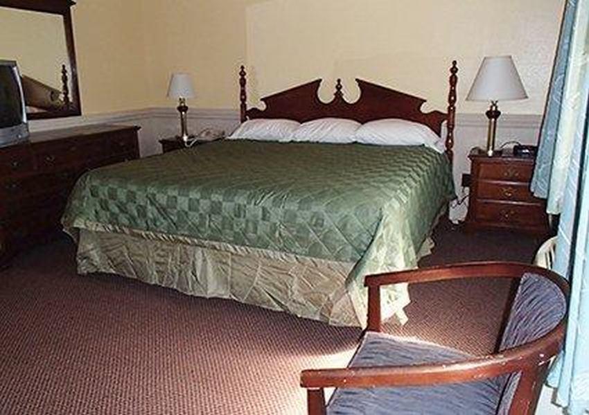 Rodeway Inn & Suites Plymouth Hwy 64 Buitenkant foto