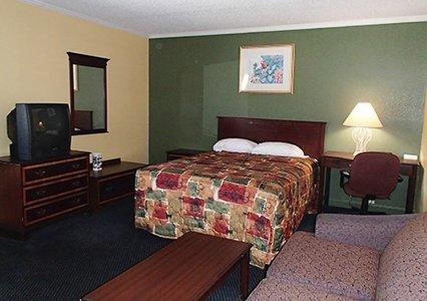 Rodeway Inn & Suites Plymouth Hwy 64 Buitenkant foto