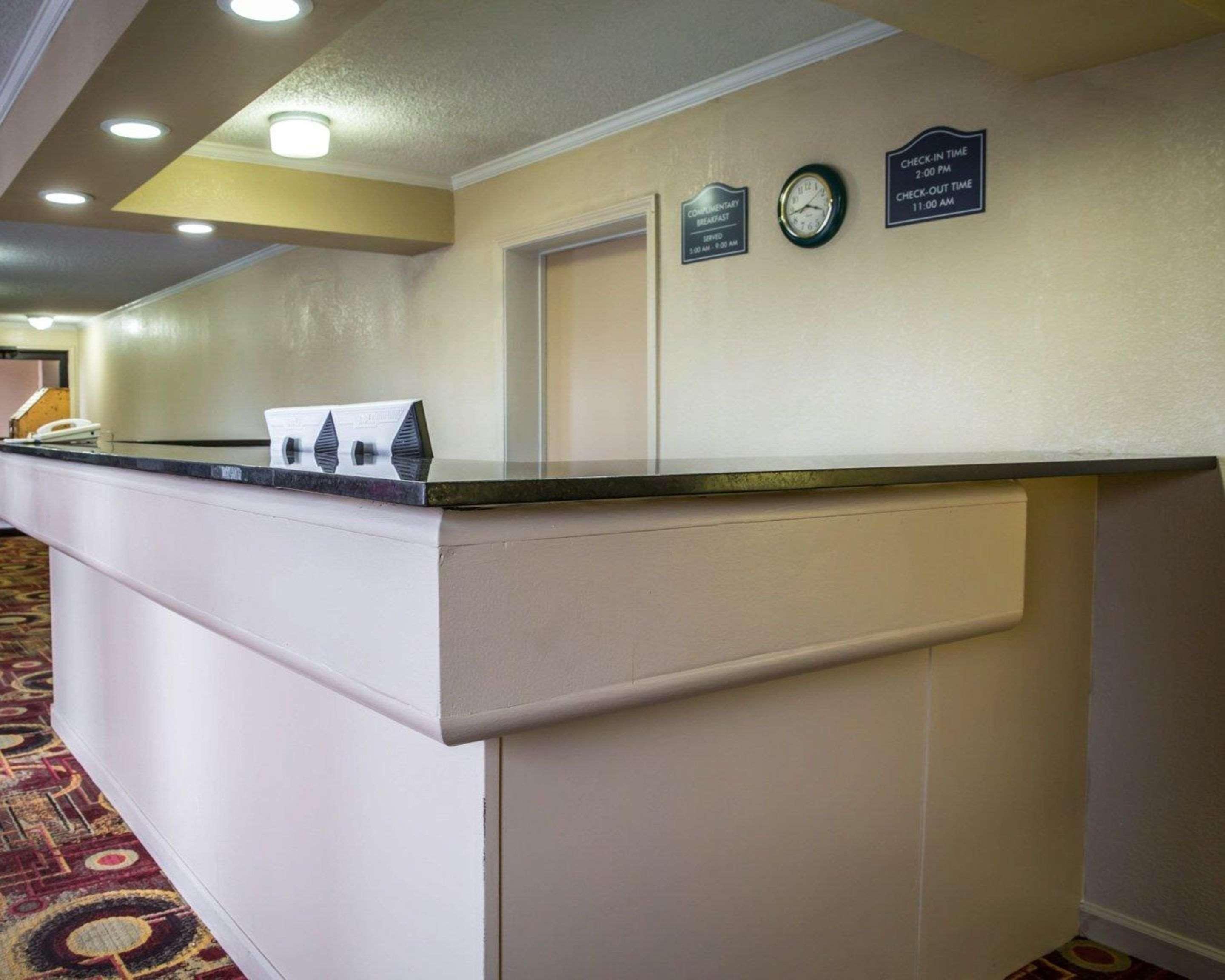 Rodeway Inn & Suites Plymouth Hwy 64 Buitenkant foto
