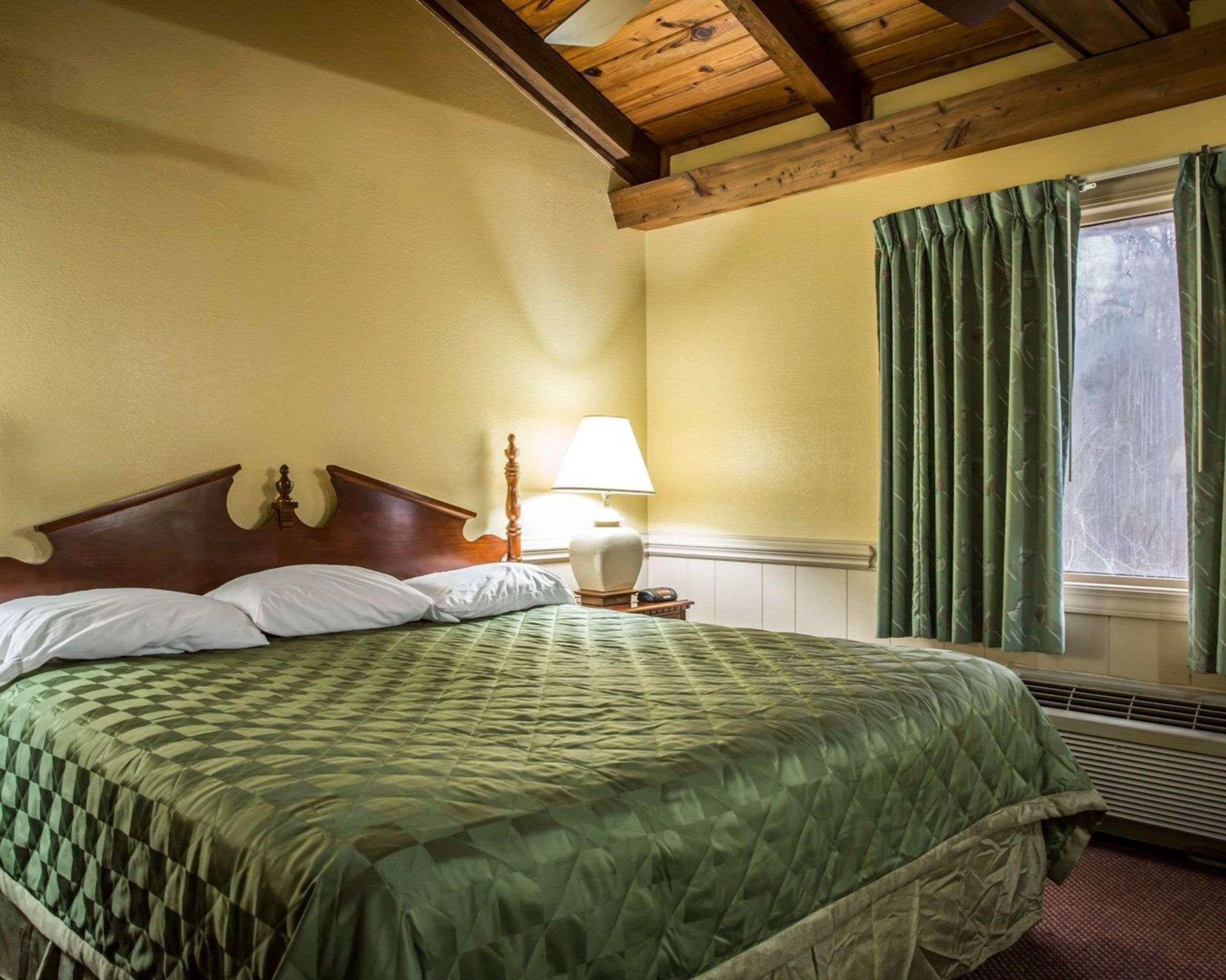 Rodeway Inn & Suites Plymouth Hwy 64 Buitenkant foto