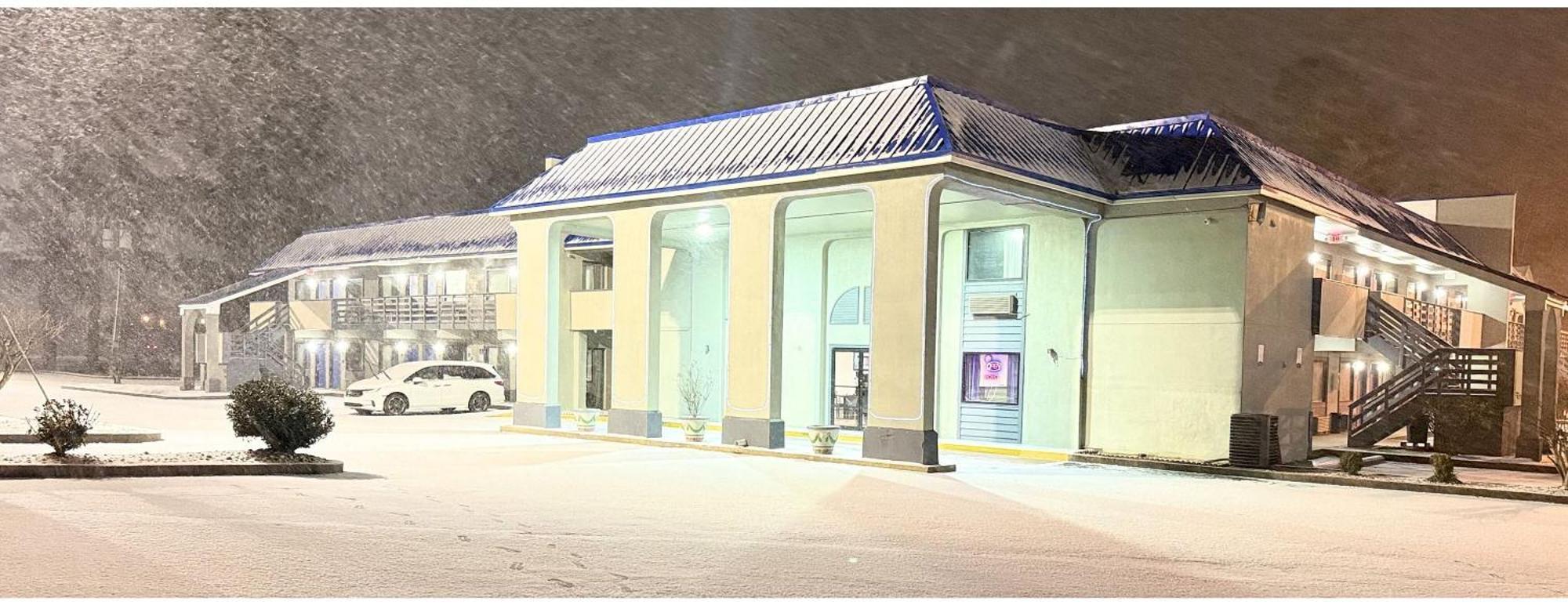 Rodeway Inn & Suites Plymouth Hwy 64 Buitenkant foto