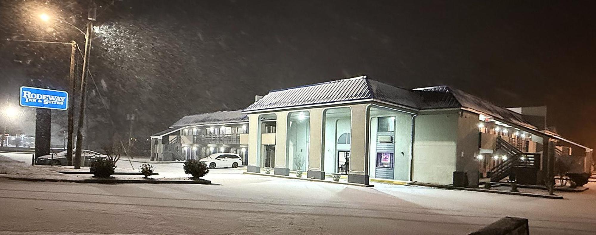 Rodeway Inn & Suites Plymouth Hwy 64 Buitenkant foto
