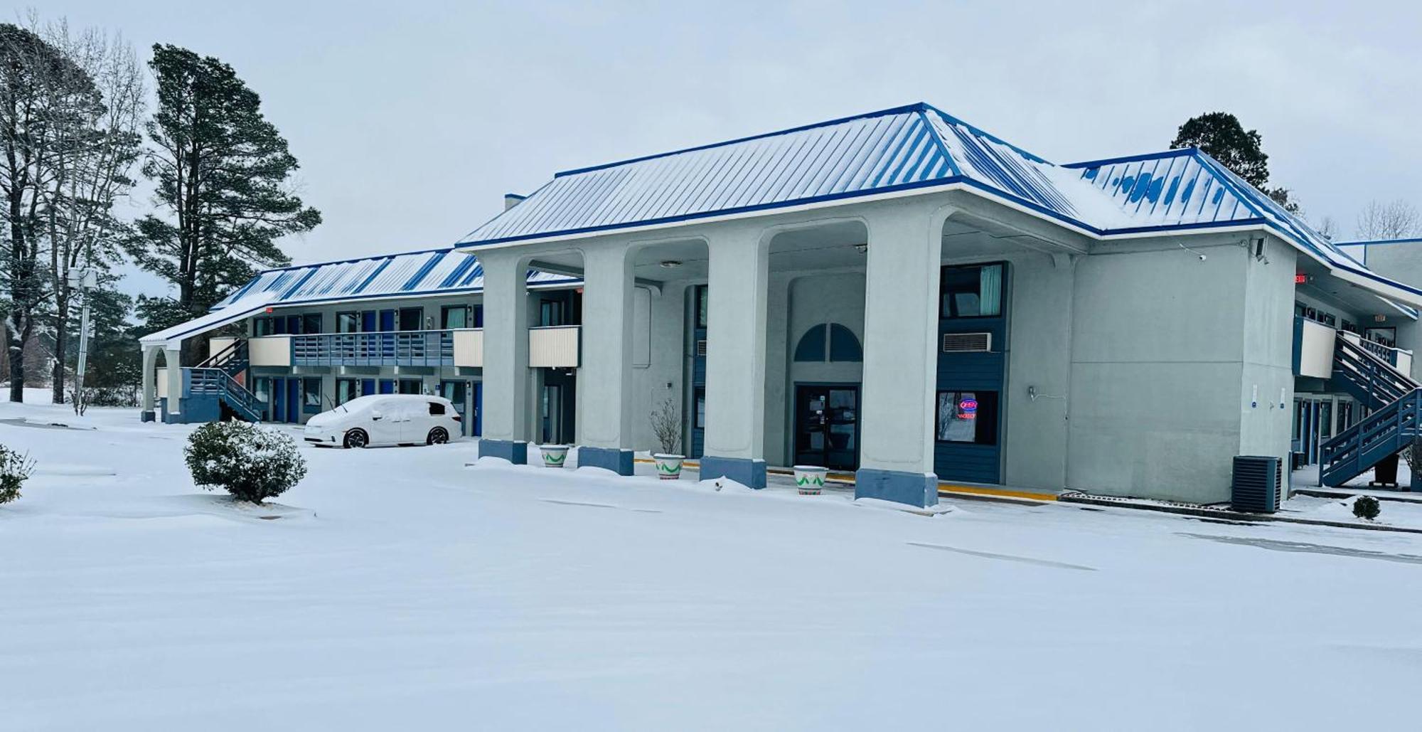 Rodeway Inn & Suites Plymouth Hwy 64 Buitenkant foto