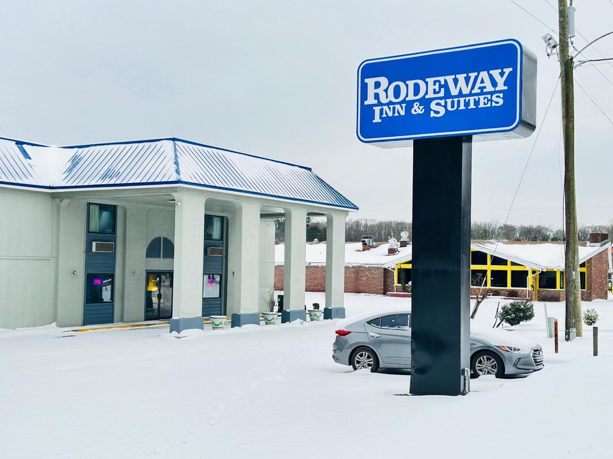 Rodeway Inn & Suites Plymouth Hwy 64 Buitenkant foto