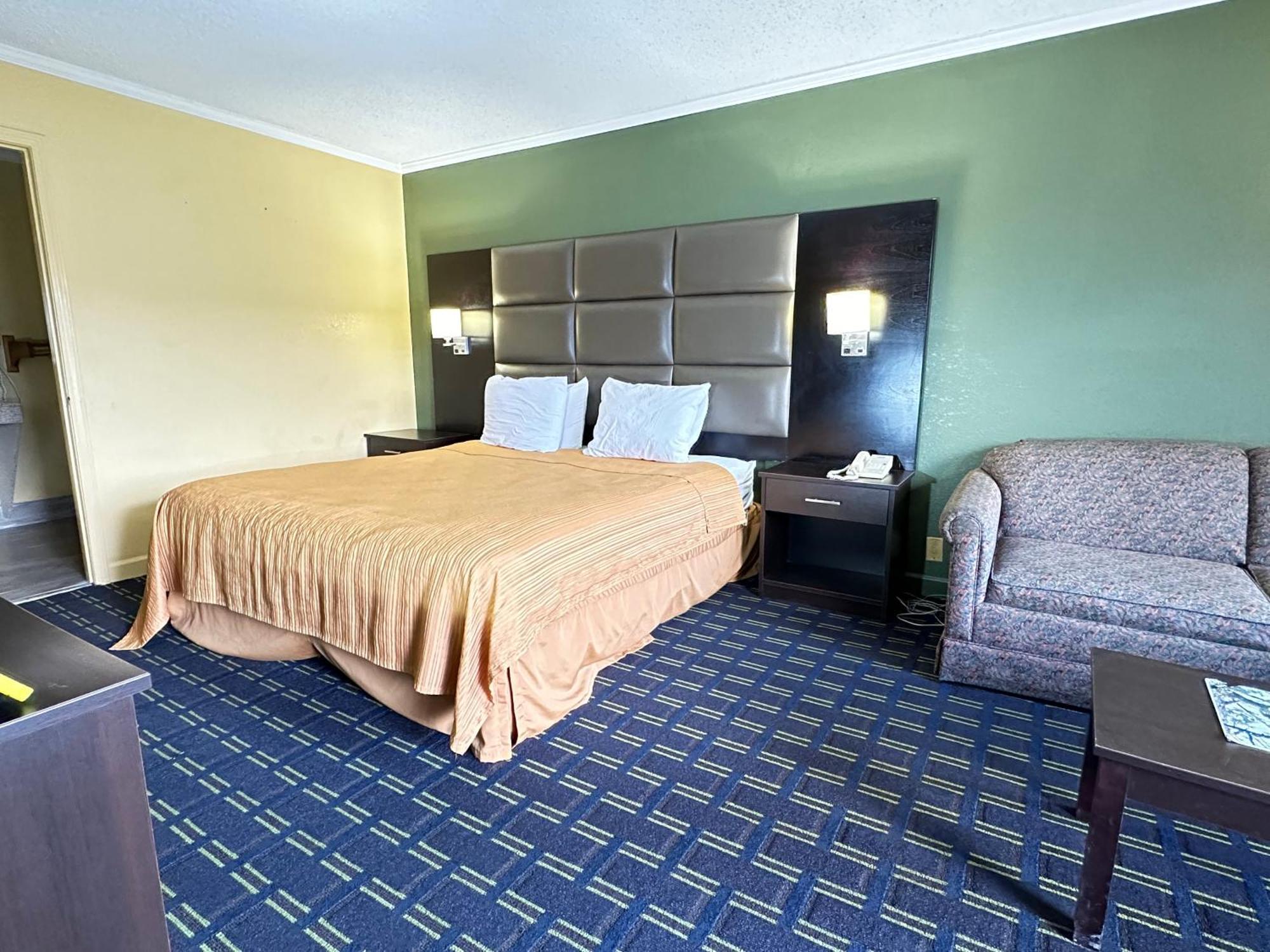 Rodeway Inn & Suites Plymouth Hwy 64 Buitenkant foto