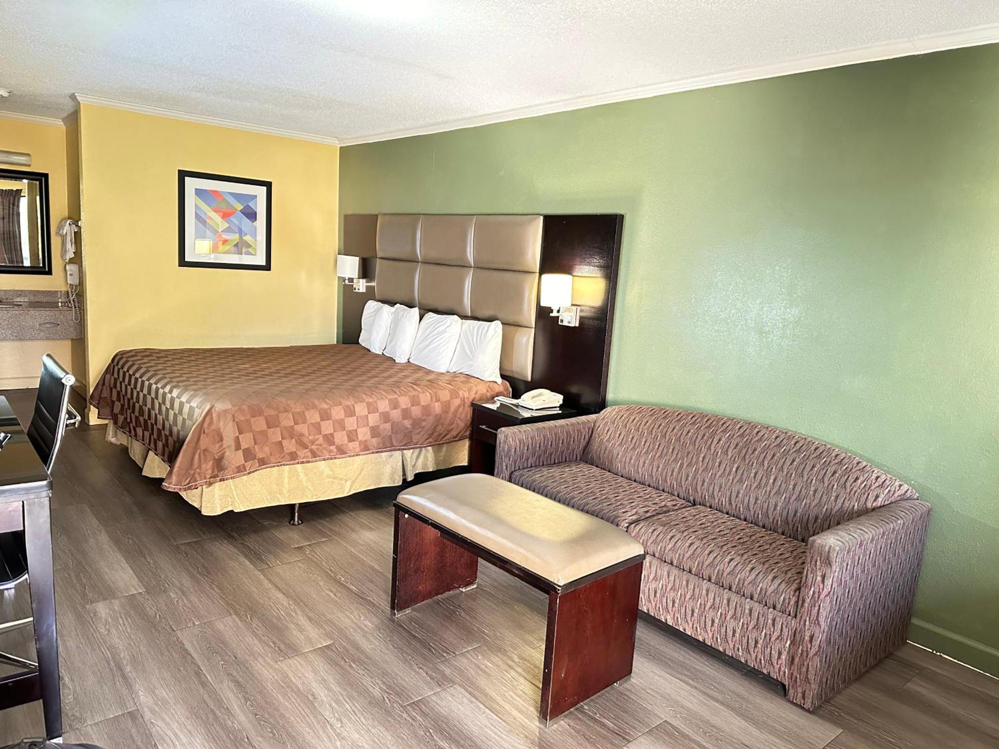 Rodeway Inn & Suites Plymouth Hwy 64 Buitenkant foto