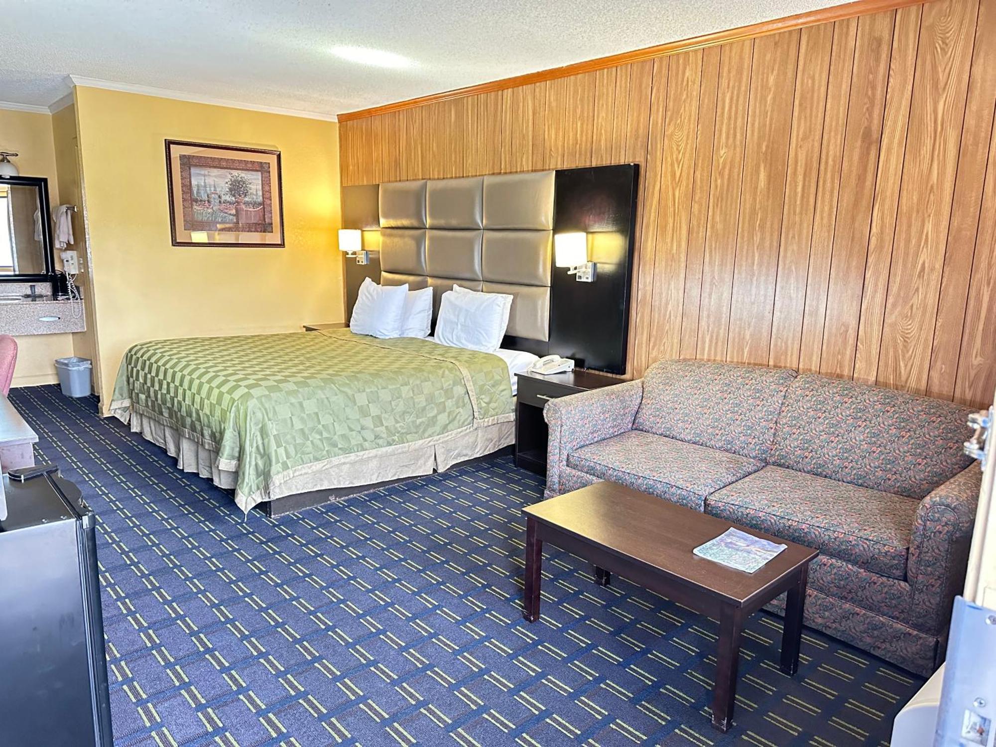 Rodeway Inn & Suites Plymouth Hwy 64 Buitenkant foto