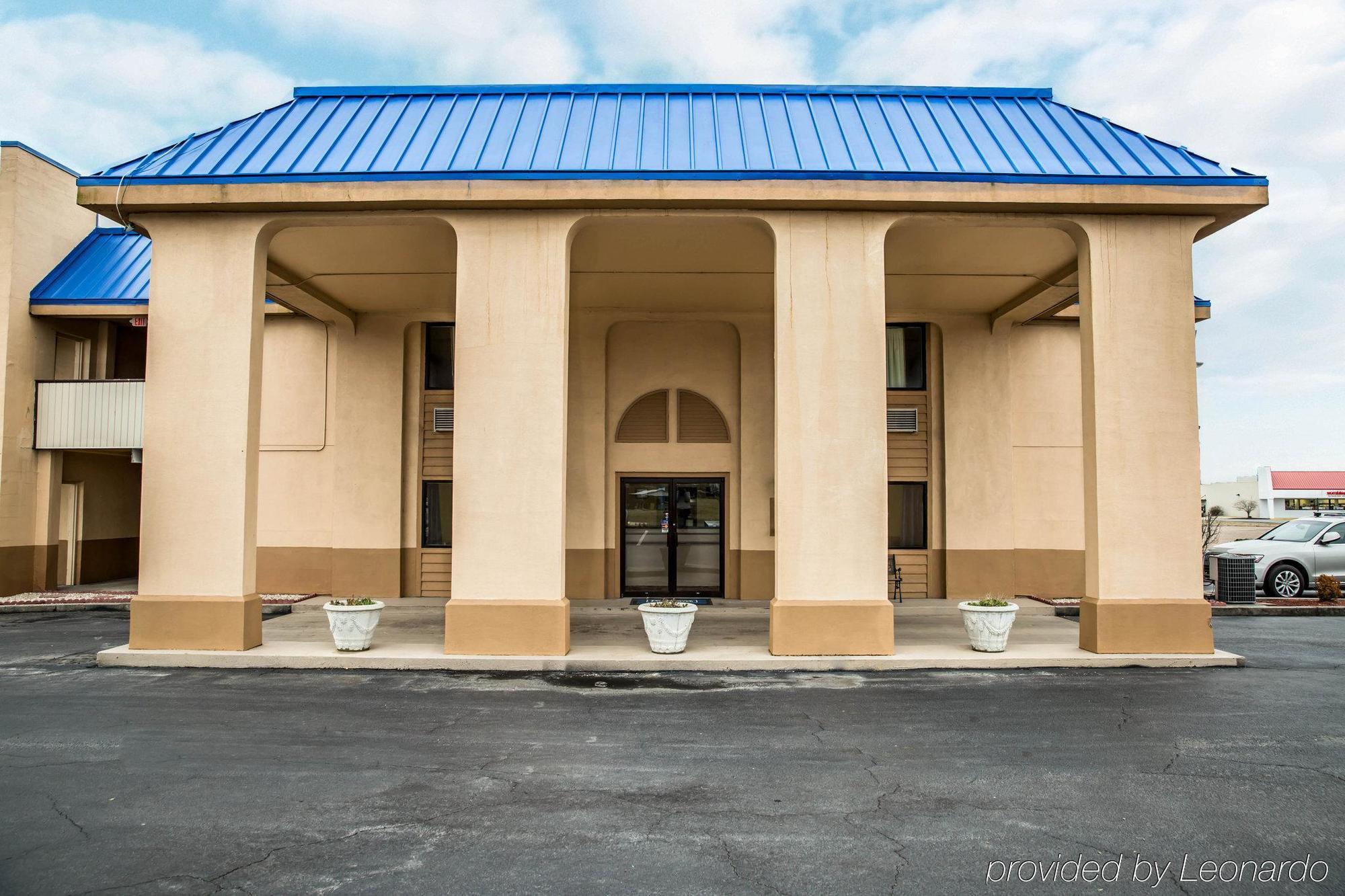 Rodeway Inn & Suites Plymouth Hwy 64 Buitenkant foto