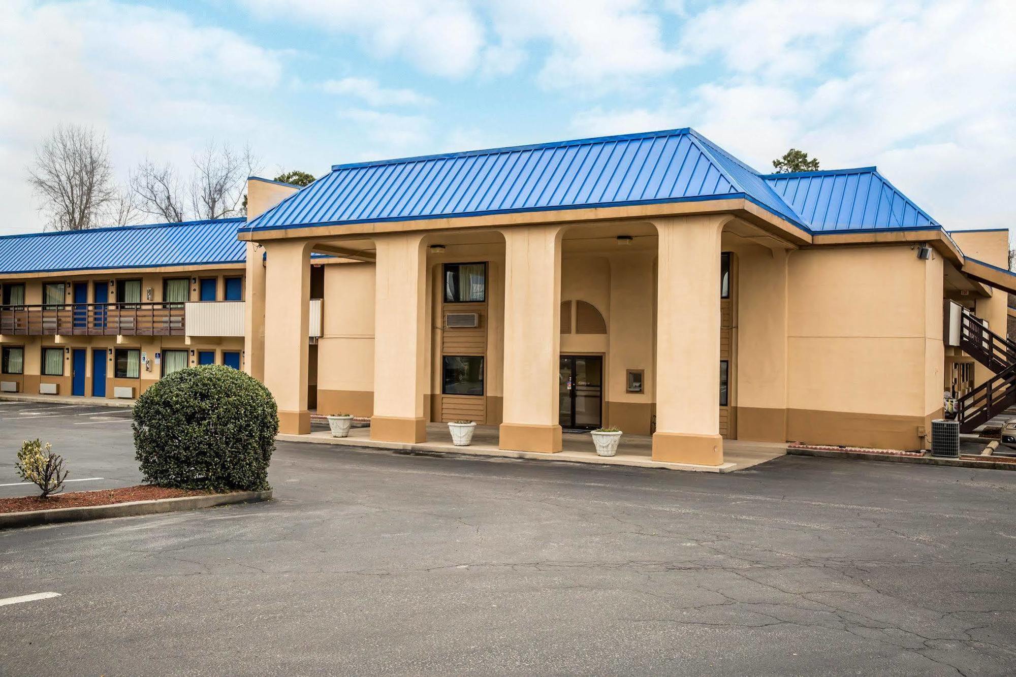 Rodeway Inn & Suites Plymouth Hwy 64 Buitenkant foto